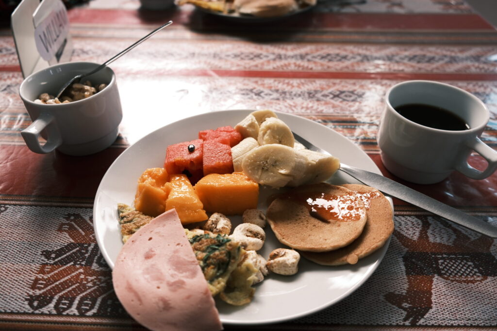 食べられるだけ食べます。
作りこまれた料理はありませんでしたが、シリアル、パンケーキ、フルーツやオムレツなど胃に重くないものが多かったです。