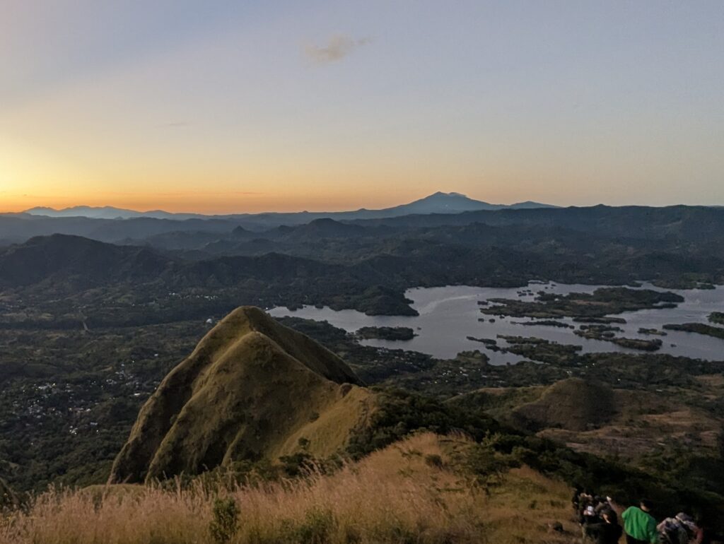 エルサルバドル セロ・エラモン(Cerro Eramon)の山頂から眺める幻想的な雲海と日の出の絶景