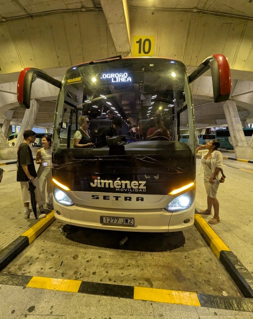 サン・セバスチャンからログローニョを結ぶヒメネスバス（Jiménez Movilidad）の長距離バス