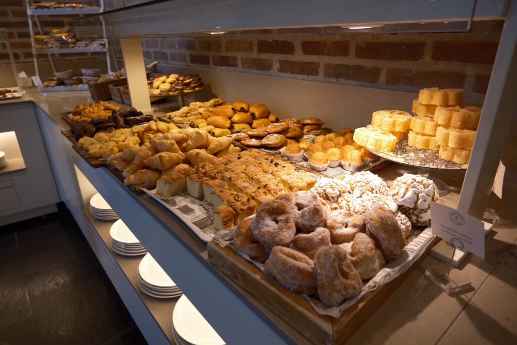 パラドール・デ・セゴビア 朝食ビュッフェの料理ラインナップ