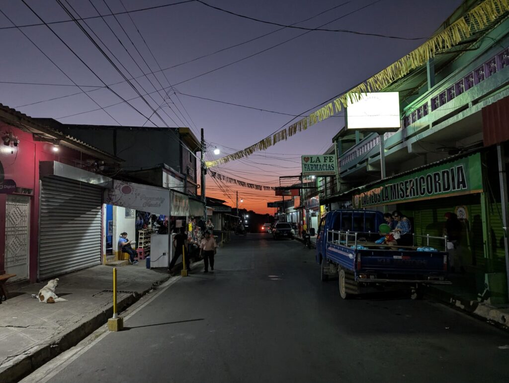 ウスルタン県ベルリンの夕方における静かな街並み