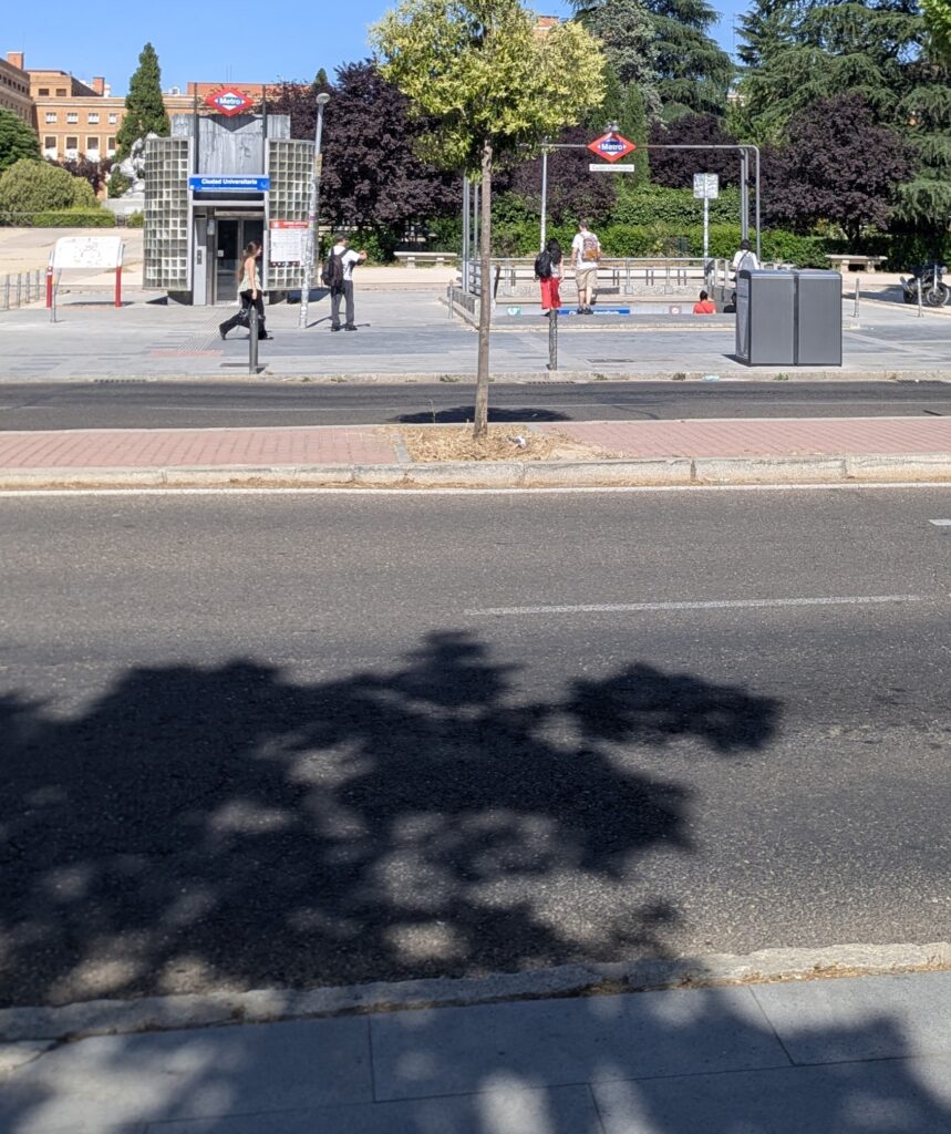 マドリード地下鉄Ciudad Universitaria駅近くにあるセゴビア行きバス乗り場