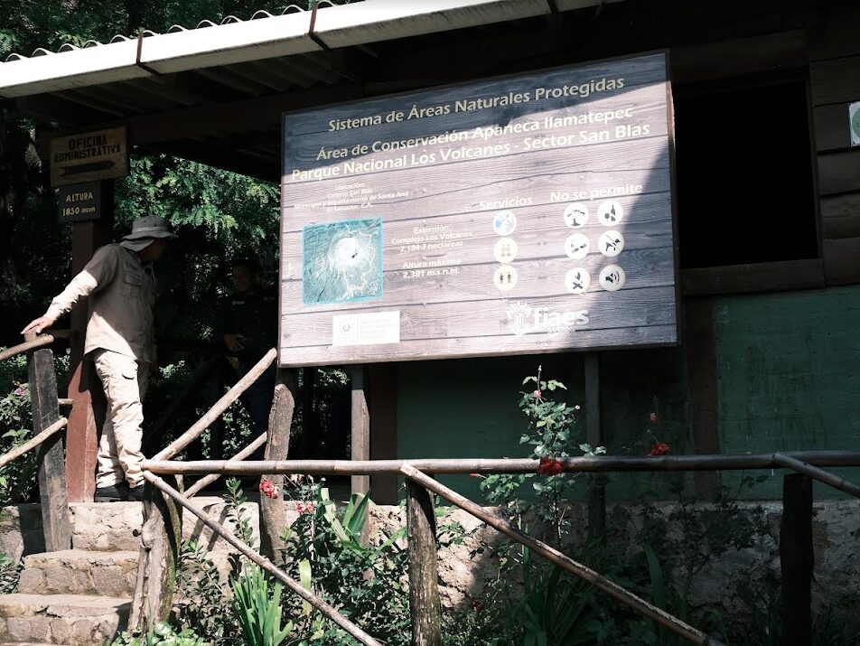サンタアナ火山があるセロ・ベルデ国立公園の入山ゲート